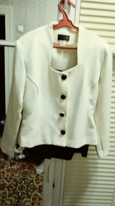 Кастюмы женские теплый и легкие