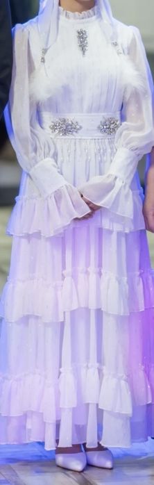 Платье белое на узату