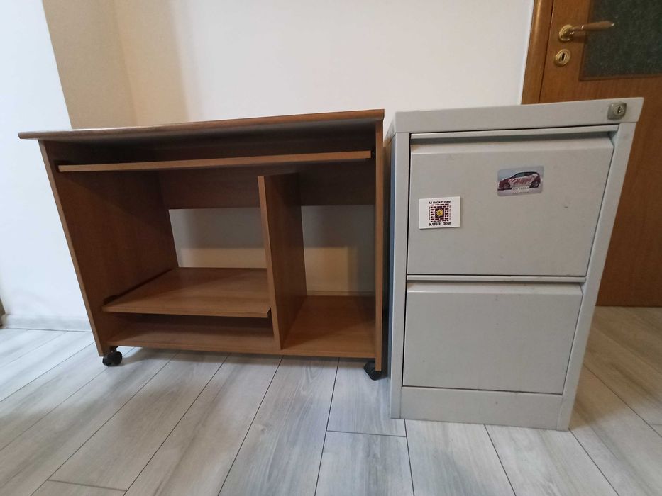Бюро и метален шкаф