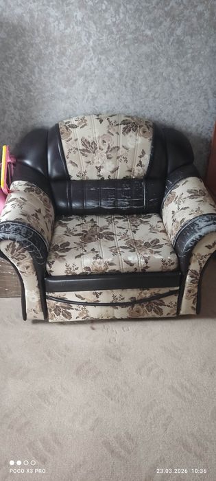 Отдам кресло и придеванник , самовывоз.