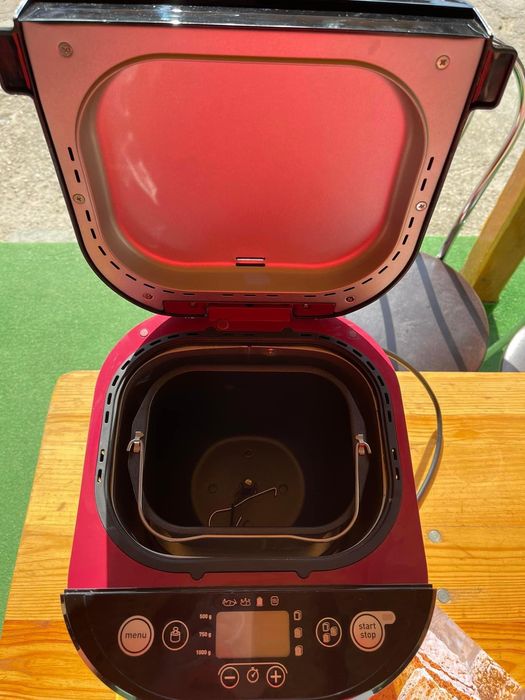 Mașină de pâine folosită foarte puțin..