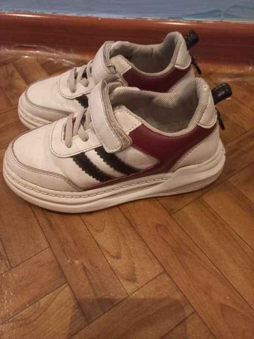 Продам детский кроссовки на мальчика