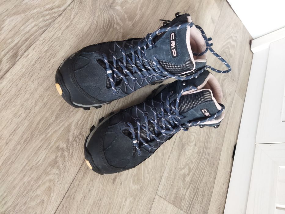 Дамски туристически обувки 39 номер.