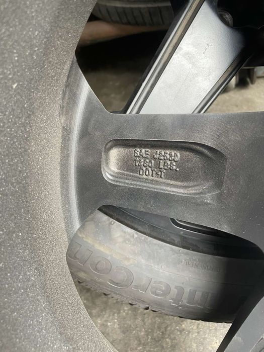 Джанти и зимни гуми оборудвани за Тесла Модел У