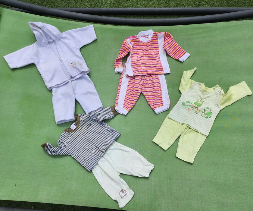 Lot haine copii nou născuți