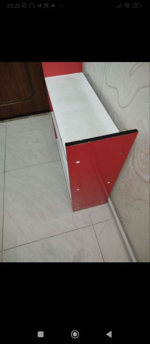 Детская кровать, стол и  стулья, подставка для обуви по низкой цене.