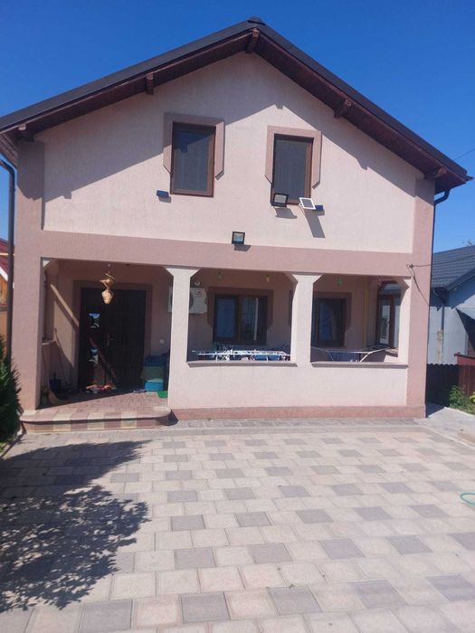 Vand casa parter 120 mp,teren 1000 mp + foisor si bucatarie vara 50 mp