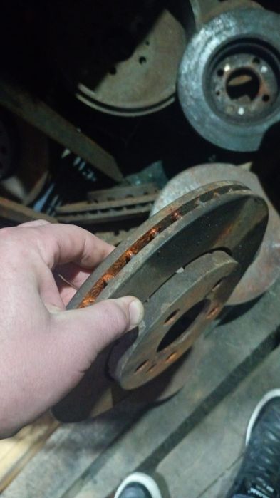 Передний диск с суппортом  гольф 4