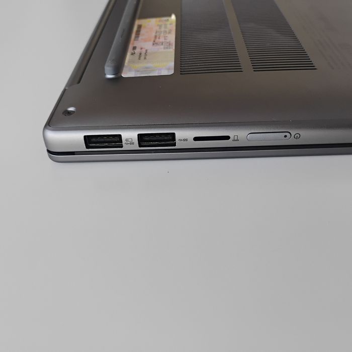 Laptop Lenovo Windows 11 Pro vând laptop Lenovo cu Windows 11 Pro în stare foarte buna