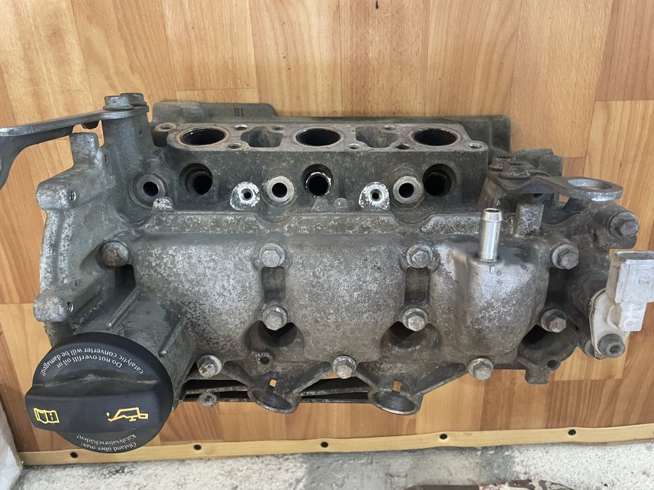 Цилиндрова глава Skoda Fabia 1.2 бензин 03D103374F