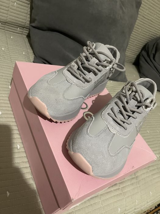 Кроссовки женские 37 размер