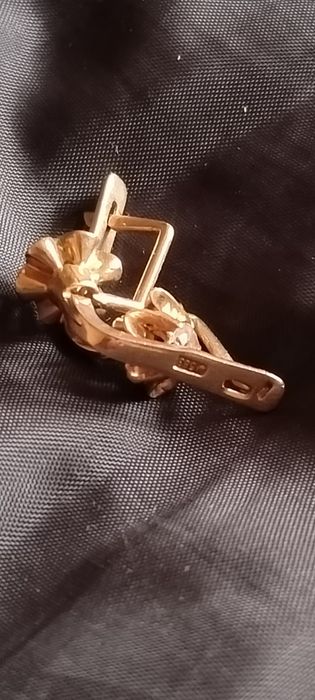 Продаются серьги золотые 583