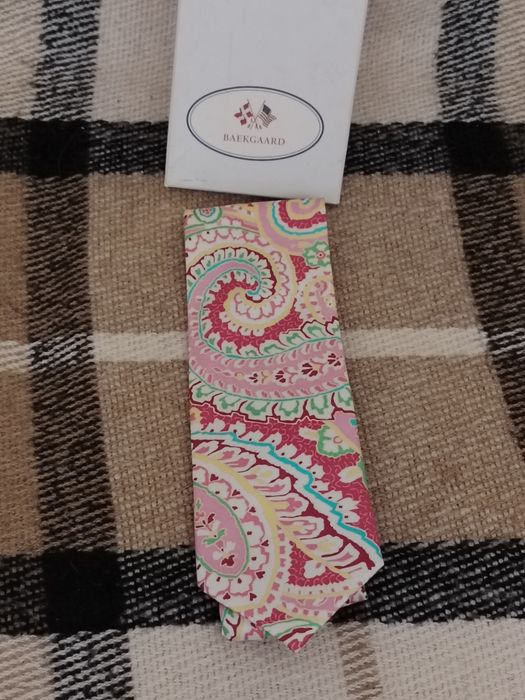 Продам новые шёлковые галстуки импортные.