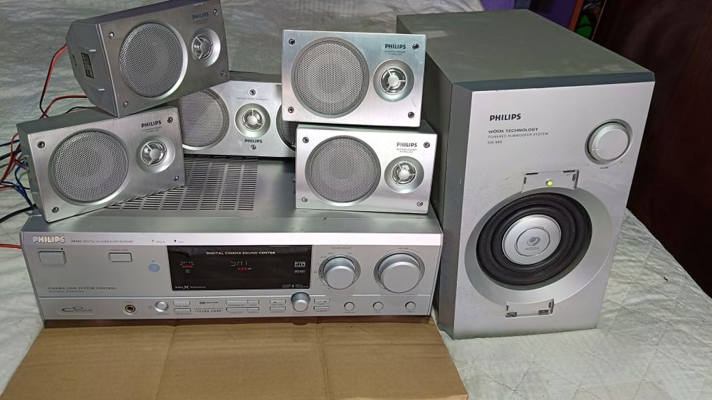 Vând stație Philips 5+1