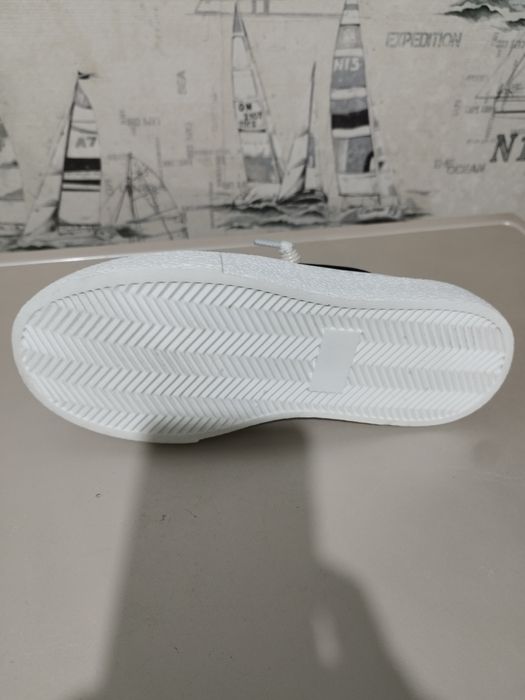 Продам кеды новые.