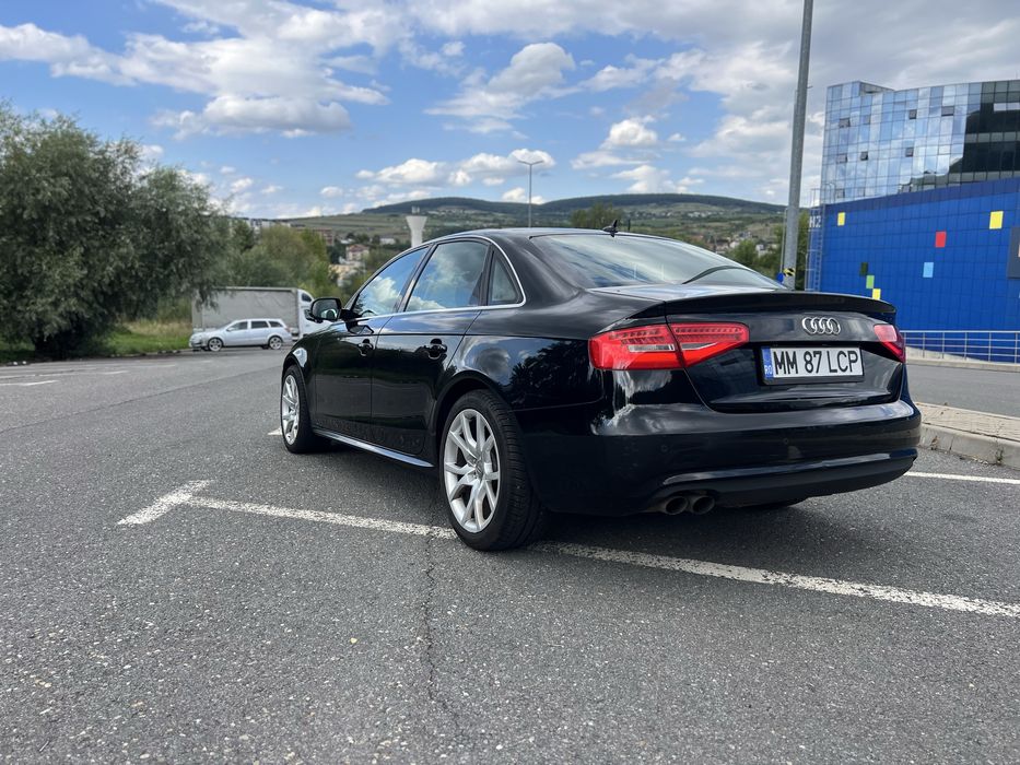 Audi A4 B8.5 2.0 TDI 177CP S line Navi Distronic Incalzire scaune