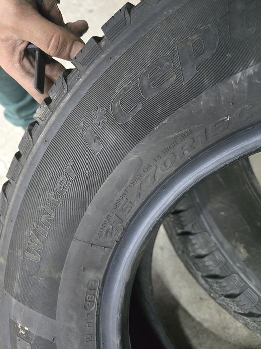 2 Броя Бусови Гуми 215/70/15C Hankook 6,2mm