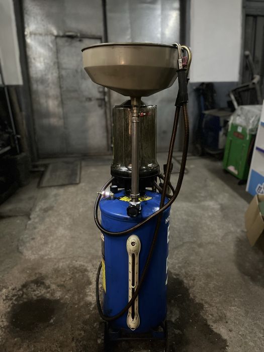 Аппарат для замены масла в двигателе