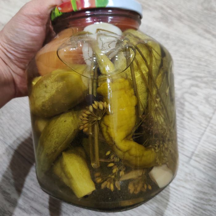 Қысқы салаттар мен тұздықтар үйдің дәмі