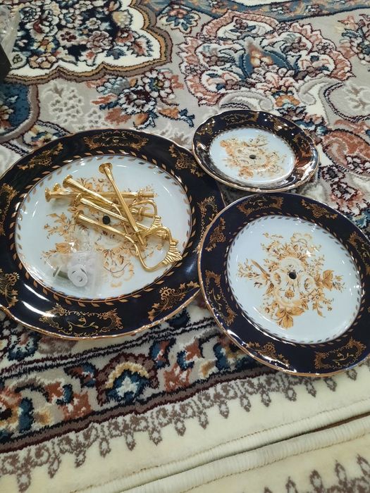 Chinni idishlar sotiladi. Hammasi yangidek