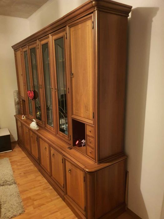 Mobila din lemn masiv