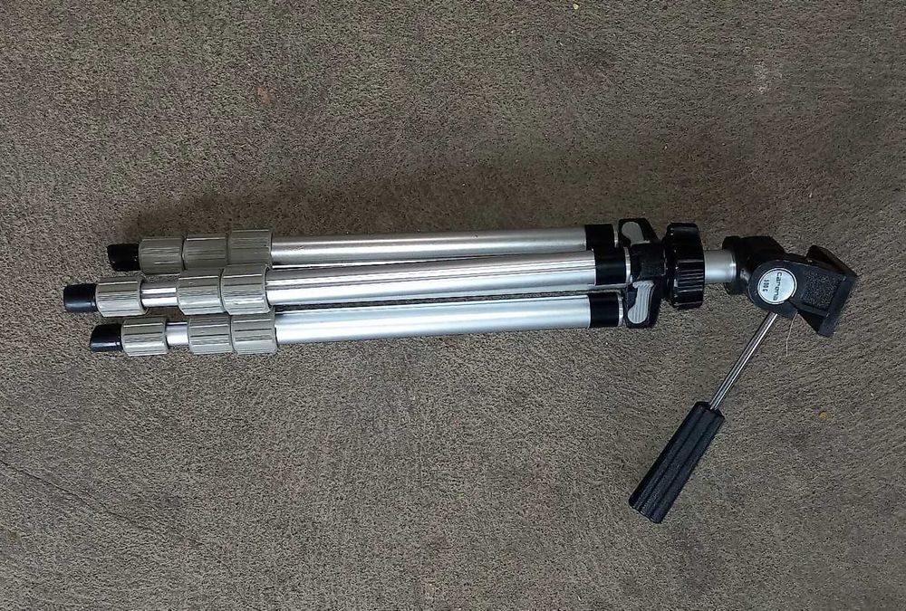 Trepied aparat foto conform imagini anunt