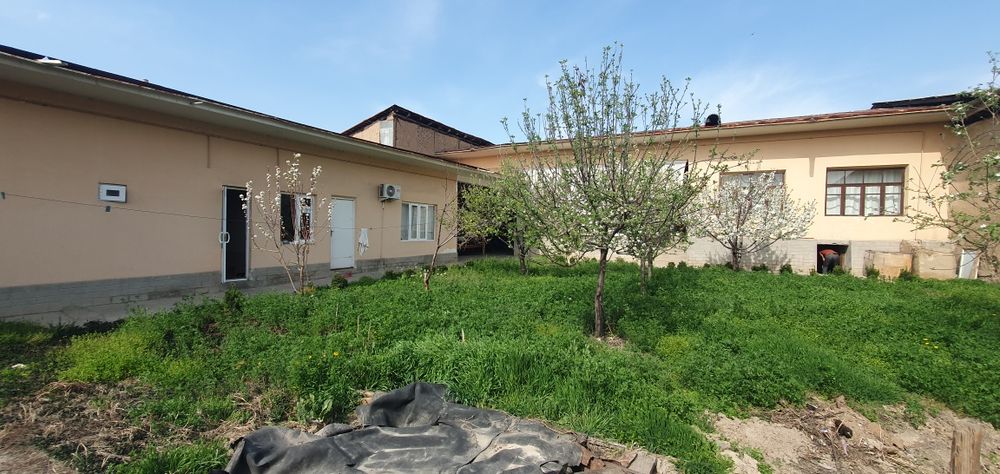 Абдурахмон. 6 сўтик. 5 та хона.  Еринархида сотилвоти.