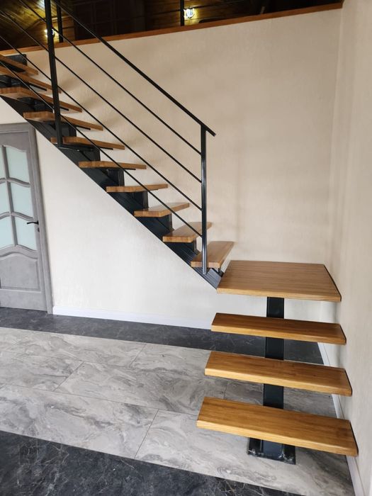 Scari interioare cu trpete de lemn