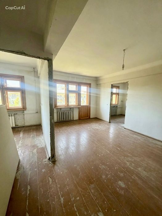 Продам 2х комнатную с балконом