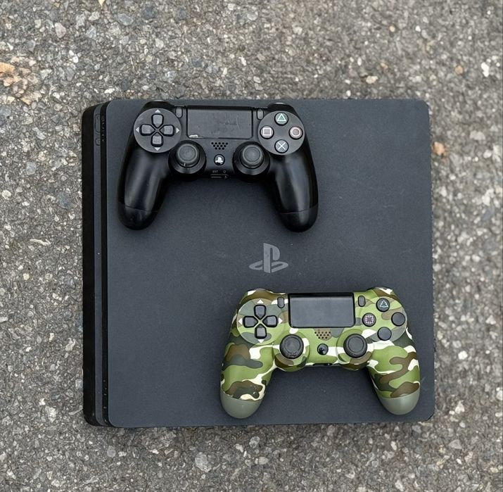Конзола Sony Playstation 4 Slim (PS4), 500 GB + 2бр контролера
