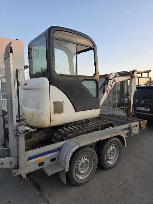 Miniexcavator de inchiriat