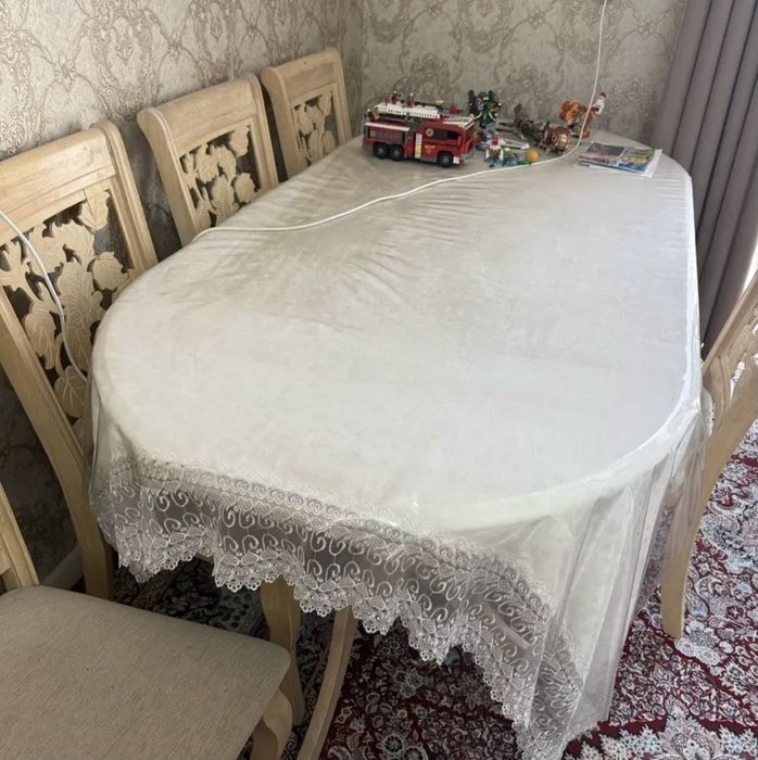 Стол со стульями