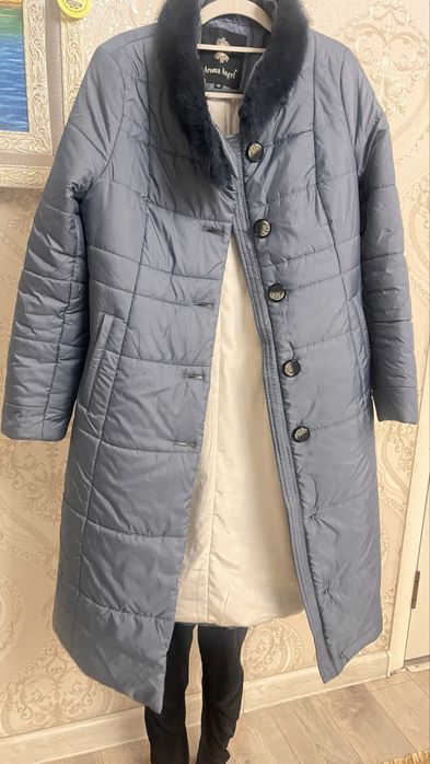 Қыста, күзде киетін куртка сатылады.