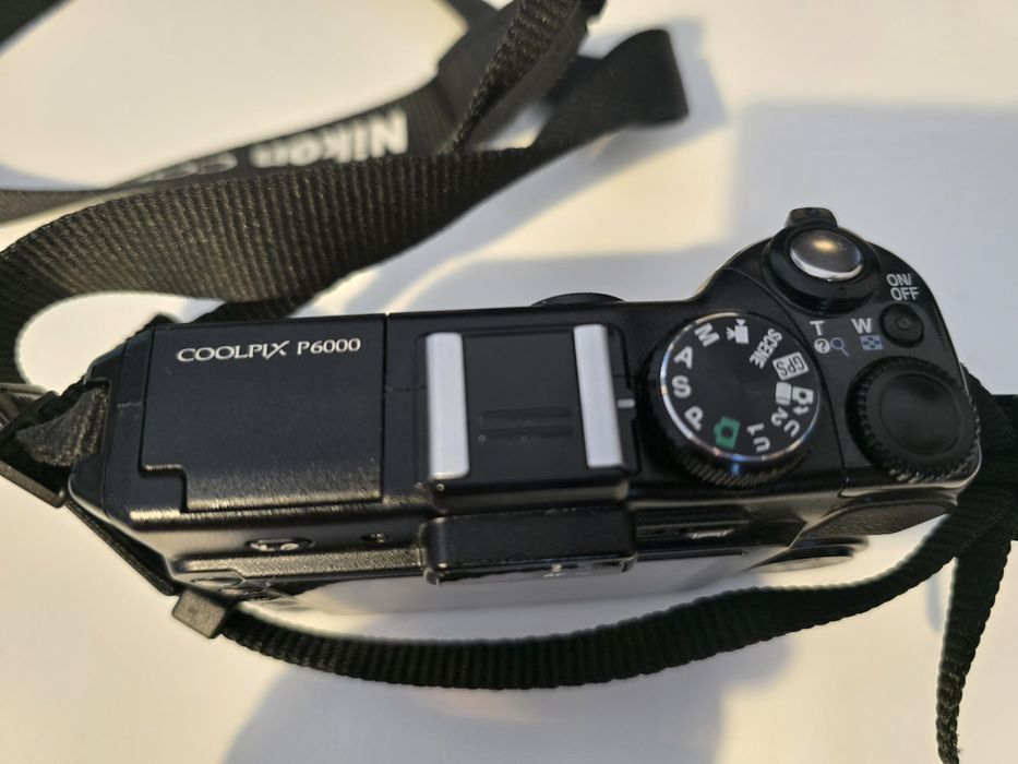 Aparat foto Nikon CoolPix P6000