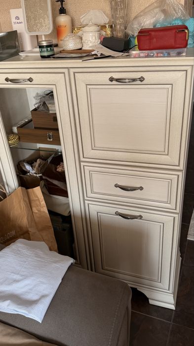 Сервант с баром, очень функциональный!