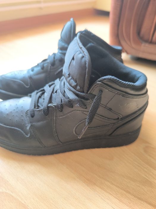 Jordan 1 mid black