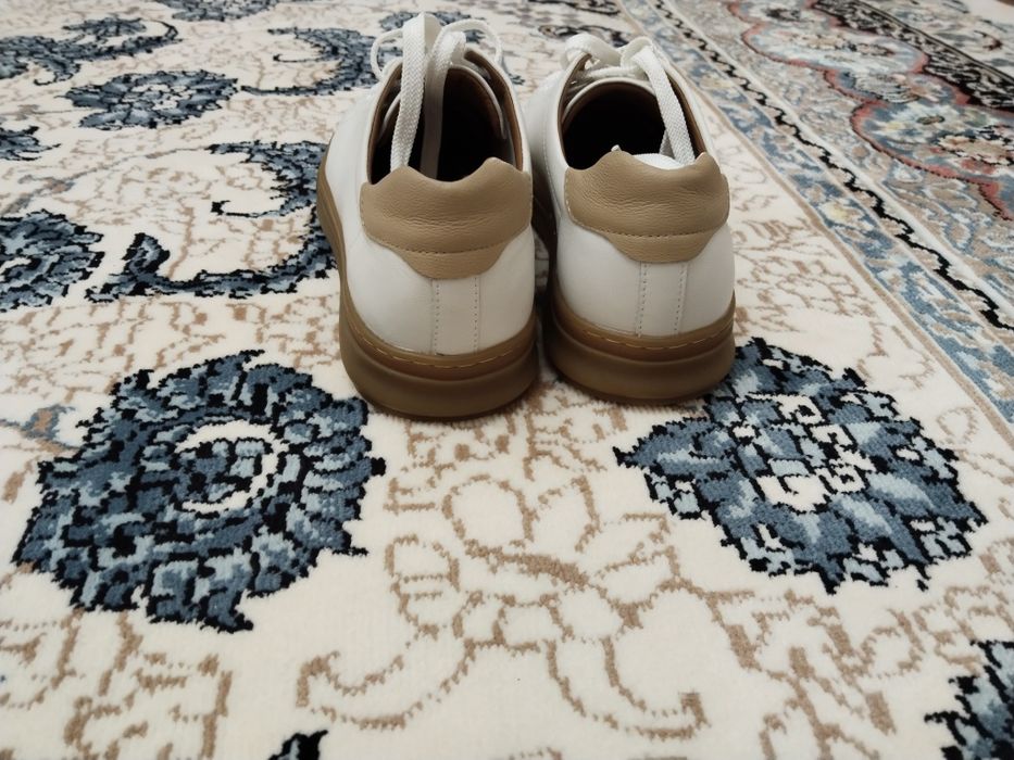 Кроссовки сатылады натуральный кожа размер 43 подошва гелевый