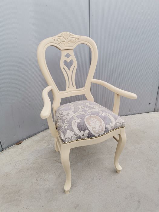 Scaun deosebit din lemn masiv