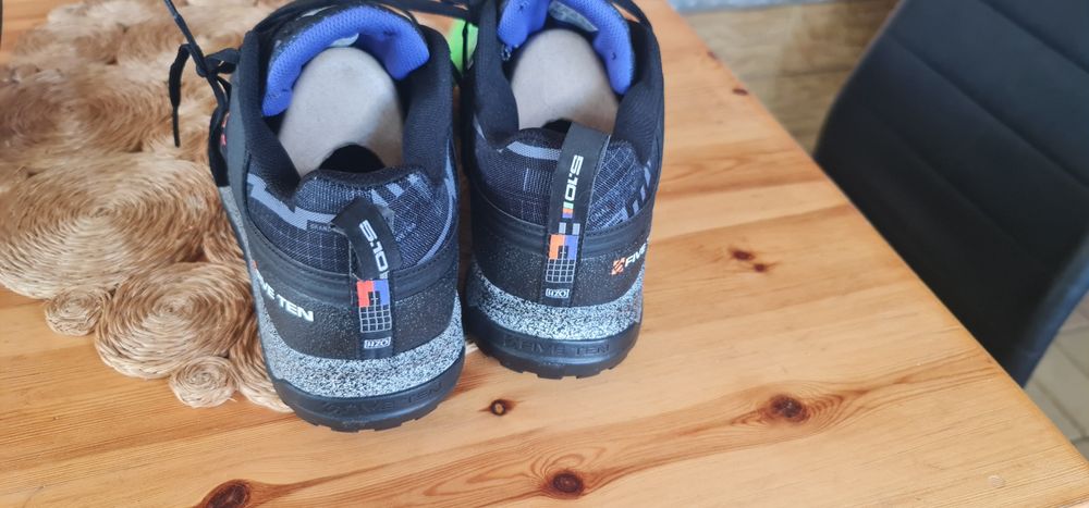 Adidași five ten