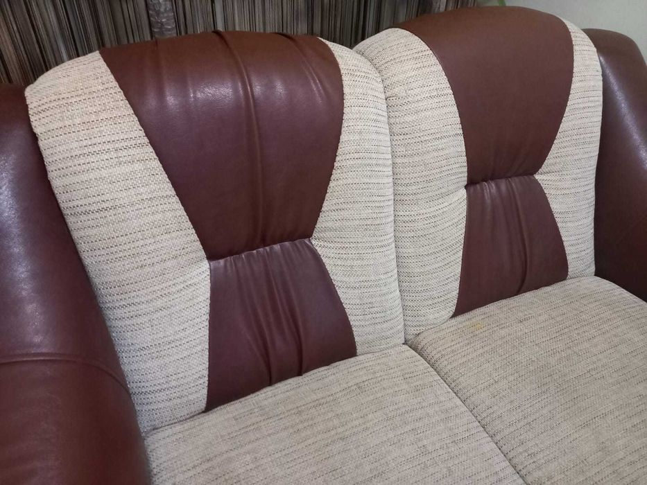 Vând 2 fotolii din lemn și material textil, românești