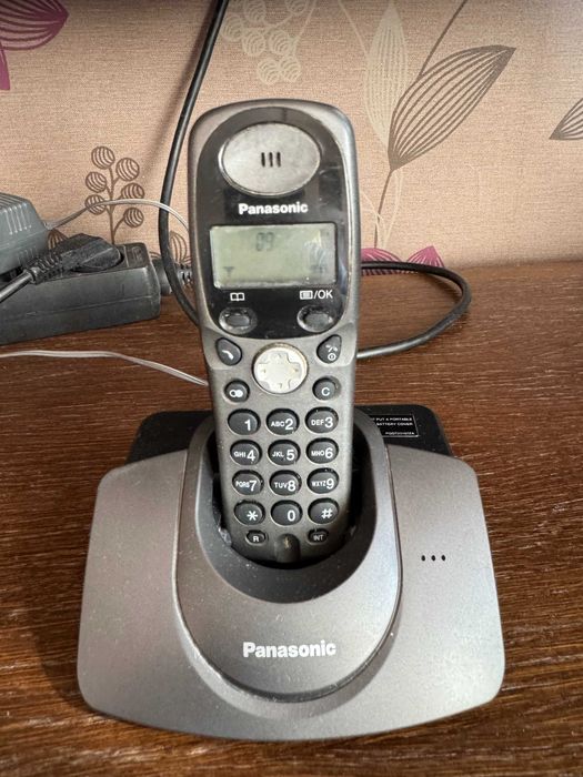 Домашни безжични ДЕКТ телефони Panasonic KX-T3908-W  и KX-TG1100FX