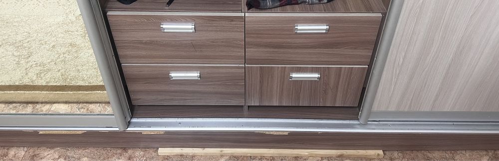 Продам шкаф спальный