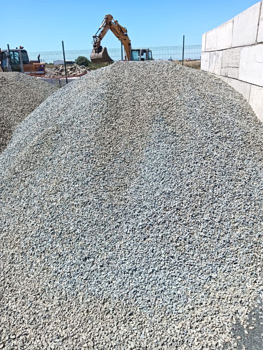 Nisip balastru piatra concasata