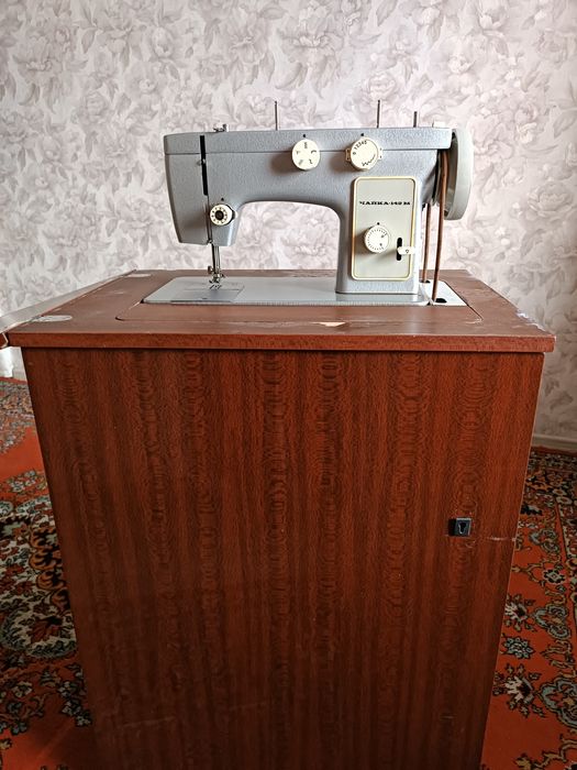 Швейная машина Чайка 142м