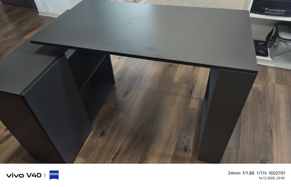 СтильныймСтол письменный, офисный