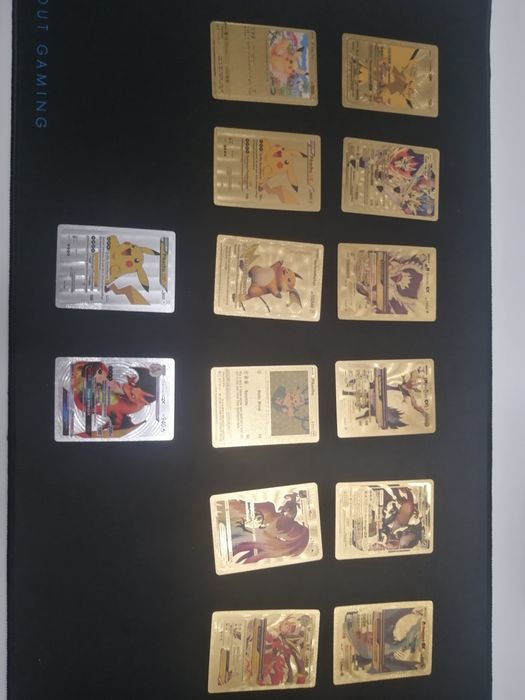 Vând 14 carduri Pokémon