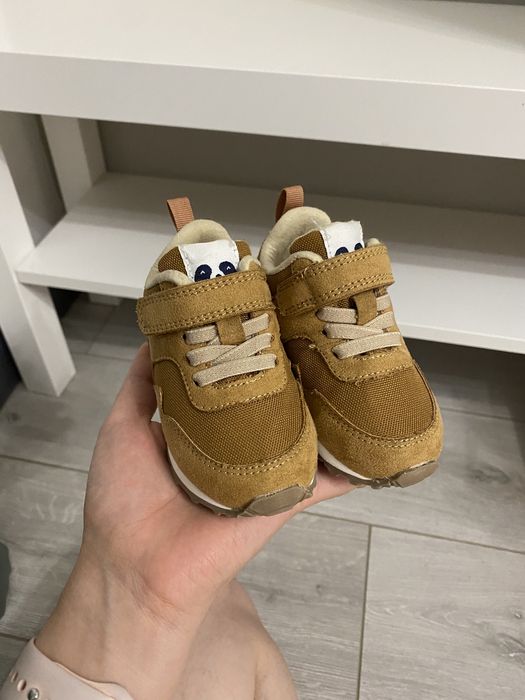 Продам новую детскую обувь