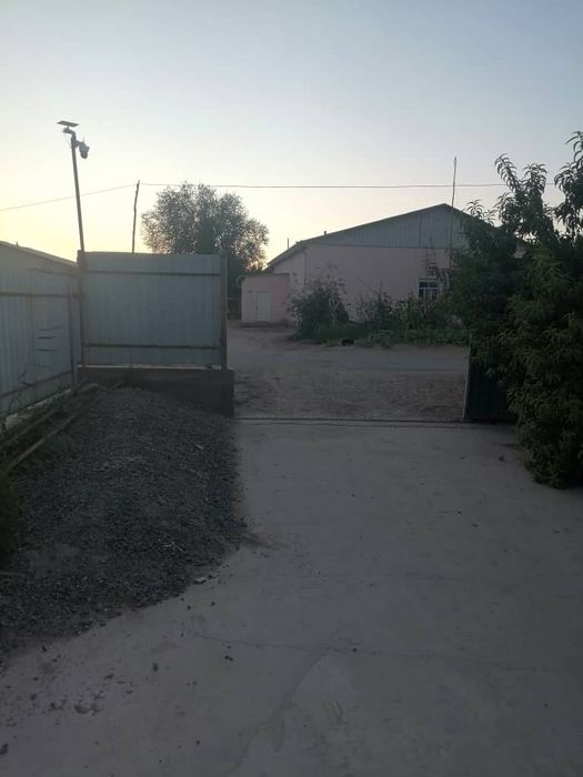 Uy sotiladi xamma qulayliklariga ega