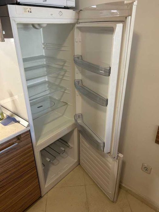 Хладилник с долна камера Whirlpool