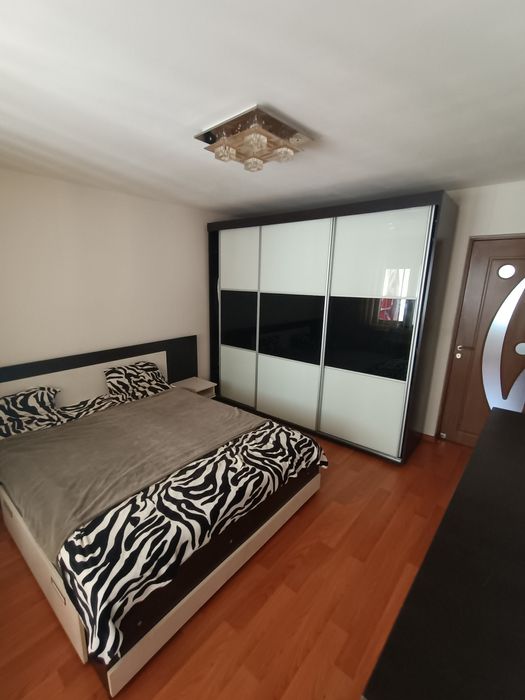 Vând apartament 3 camere